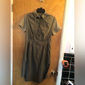 The dress was still drying it is all one color.